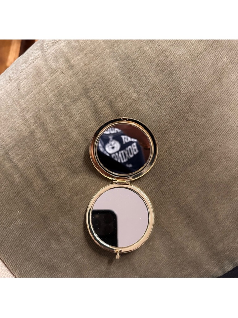 Compact Mirror - Picture 2 of 3